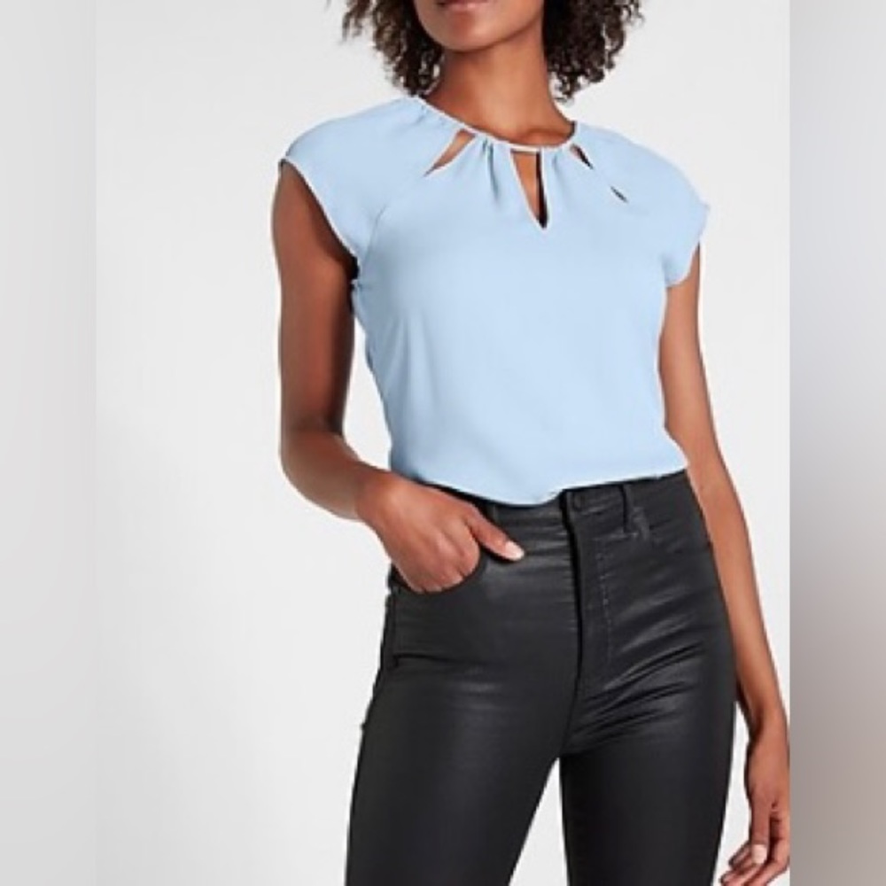 NWT Womens EXPRESS Light Blue Solid Cutout Crew Neck Size XL